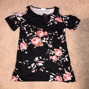SOLD : Flowly floral off the shoulder shirt